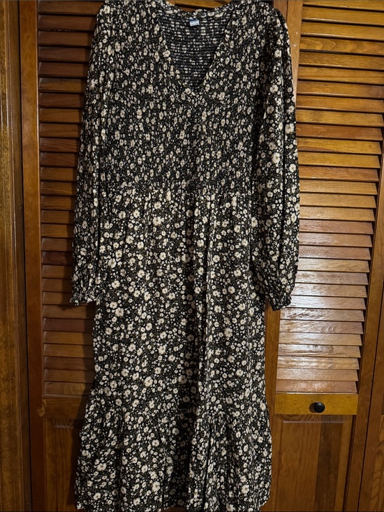 Old Navy Dresses & Skirts - Black Floral V-Neck Long Sleeve Women's Dress